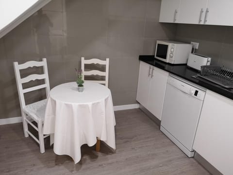 Kitchen or kitchenette, Communal kitchen