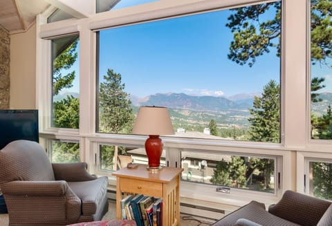 Living room, Mountain view