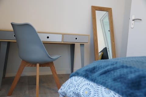 Bed, Seating area, Bedroom, Area and facilities