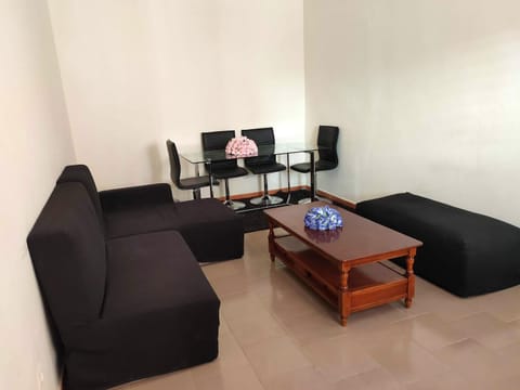 One bedroom appartement with shared pool enclosed garden and wifi at M'bour 2 km away from the beach Condo in Saly