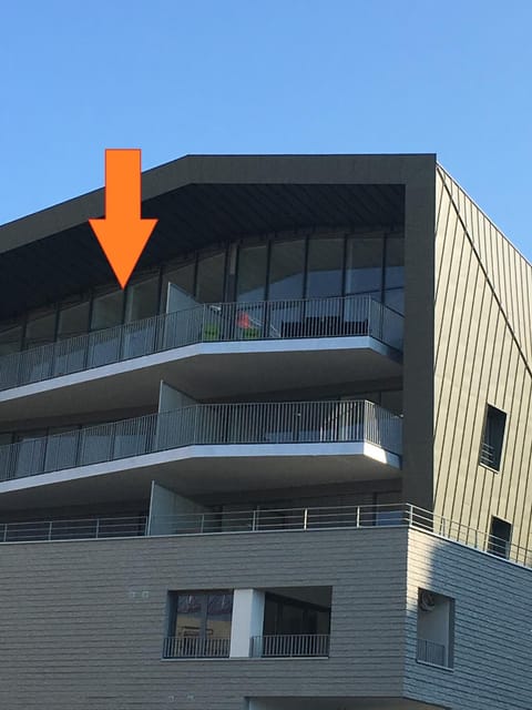 Facade/entrance, Balcony/Terrace, City view, City view, Lake view, Lake view, Landmark view, Landmark view, Mountain view, Mountain view