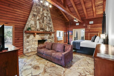 Wimberley Log Cabins Resort and Suites- Unit 1 Cabin in Wimberley