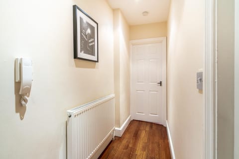 One Bedroom Flat in Bush Hill Park Apartment in Enfield
