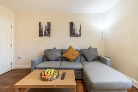 One Bedroom Flat in Bush Hill Park Apartment in Enfield