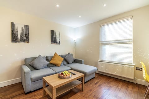 One Bedroom Flat in Bush Hill Park Apartment in Enfield