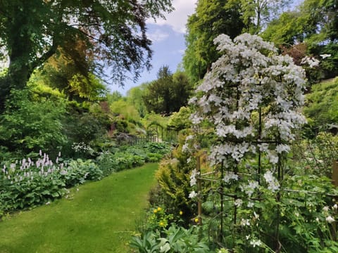 Cascades Gardens Übernachtung mit Frühstück in Amber Valley