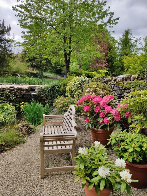 Cascades Gardens Übernachtung mit Frühstück in Amber Valley