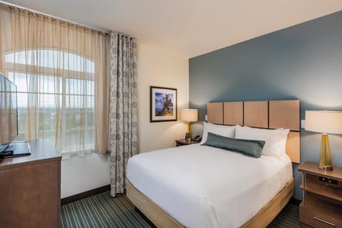 Candlewood Suites Anaheim - Resort Area, an IHG Hotel Hotel in Garden Grove
