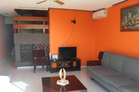 Communal lounge/ TV room, Living room, Seating area