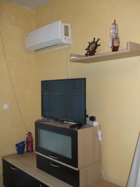 Communal lounge/ TV room, TV and multimedia, Decorative detail