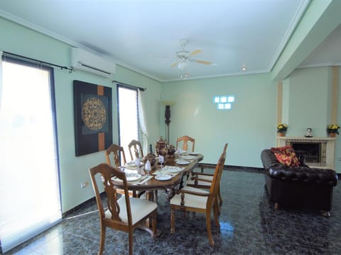 Living room, Dining area