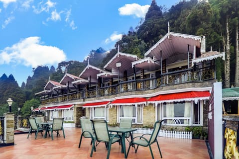 Property building, Spring, Day, Natural landscape, View (from property/room), Balcony/Terrace, Mountain view