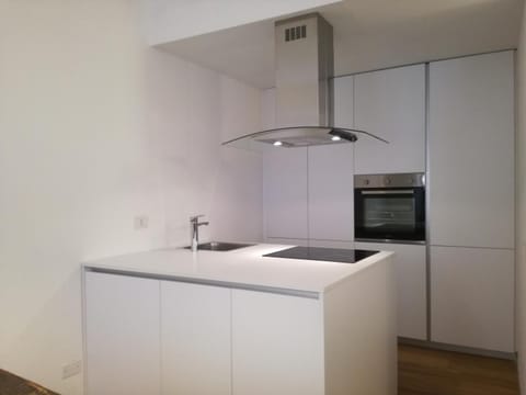 Kitchen or kitchenette, pet friendly, stove, washing machine