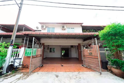 Star Light Homestay House in Perak