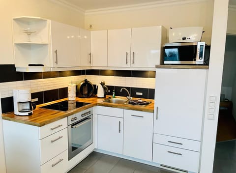 Coffee/tea facilities, dishwasher, minibar, stove, kitchen