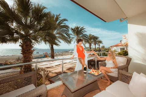 Balcony/Terrace, Sea view, group of guests