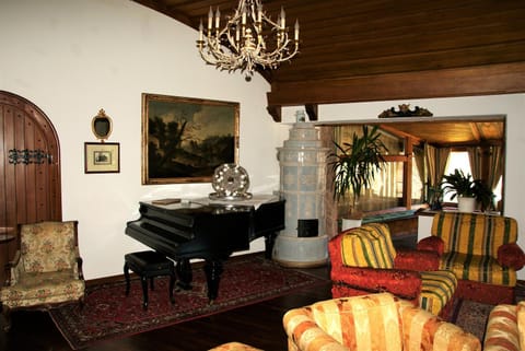 Communal lounge/ TV room