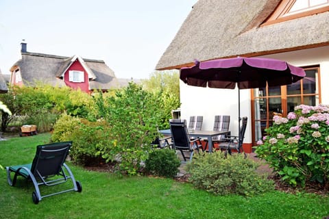 Ferienreethaus mit Kamin und Sauna Apartment in Glowe