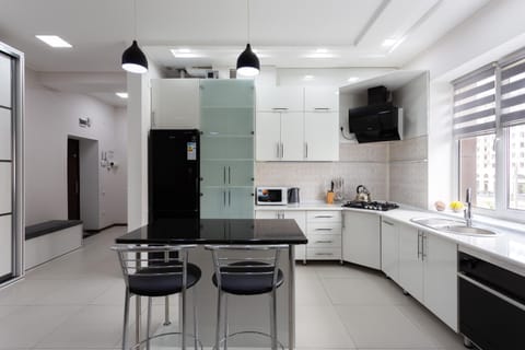 Kitchen or kitchenette, Dining area, Communal kitchen