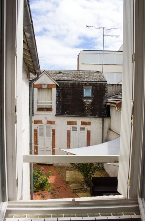 Neighbourhood, Garden, Balcony/Terrace