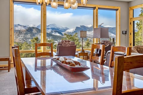 Garlands' Alpine Lodge Condominium 3 Bedroom condo Apartment in Rocky Mountain National Park