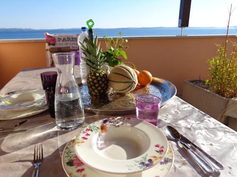 Balcony/Terrace, Food and drinks, Sea view