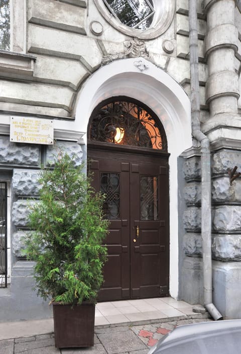 Facade/entrance