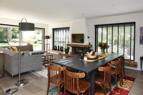 TV and multimedia, Living room, Dining area