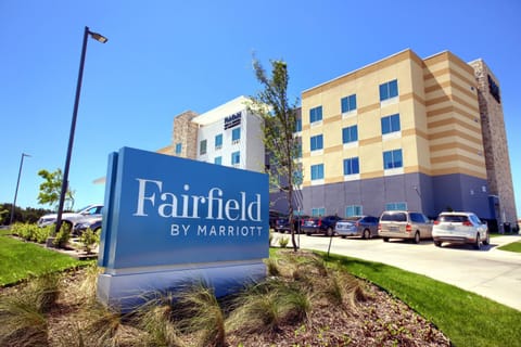 Fairfield Inn & Suites by Marriott Dallas Cedar Hill Hotel in Grand Prairie