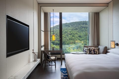 Bed, Natural landscape, Photo of the whole room, Mountain view