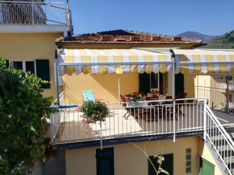Facade/entrance, Balcony/Terrace, Garden view, Garden view, Landmark view, Street view