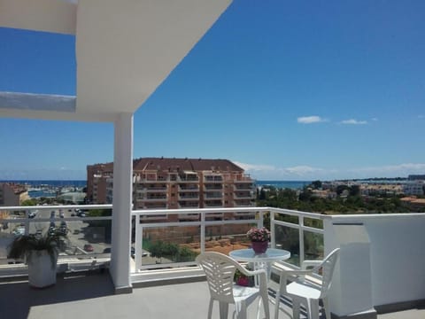 Mountain view, Sea view