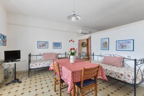 Capoliveri: Villa Lorena 3 (bilocale) Apartment in Capoliveri