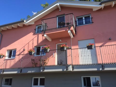 Facade/entrance, Balcony/Terrace