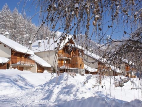 Appartement Duplex 7p - Balcon Sud - Cheminée - WiFi - Parking - Animaux admis - FR-1-393-121 Apartment in Provence-Alpes-Côte d'Azur