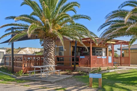 Discovery Parks - Adelaide Beachfront Hotel in Adelaide