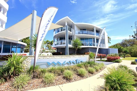 Property building, Day, Garden