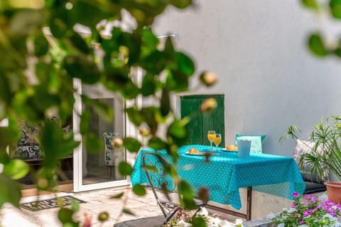 Patio, Seating area