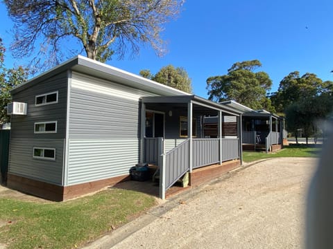 Beachcomber Caravan Park Camping /
Complejo de autocaravanas in Mallacoota