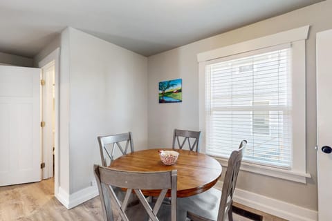 West Bremerton Cozy Home Apartment in Bremerton