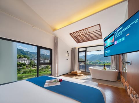 Bed, Natural landscape, TV and multimedia, View (from property/room), Photo of the whole room, Mountain view