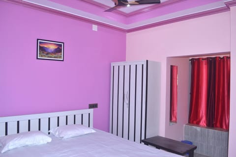 New Mukherjee Lodge Hotel in West Bengal