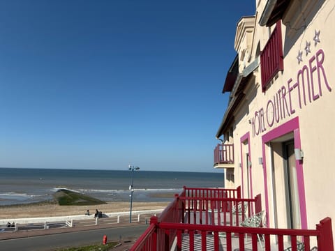 Property building, Natural landscape, View (from property/room), Balcony/Terrace, Beach, Sea view