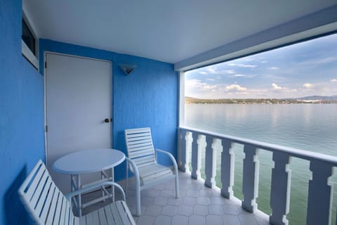 Balcony/Terrace, Lake view