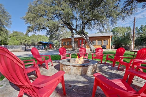 Wimberley Log Cabins Resort and Suites- Unit 6 Maison in Wimberley
