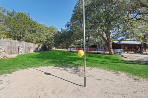 Wimberley Log Cabins Resort and Suites- The Oak Lodge Maison in Wimberley