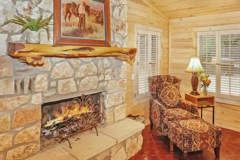 Wimberley Log Cabins Resort and Suites- The Oak Lodge House in Wimberley