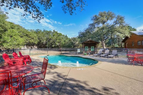 Wimberley Log Cabins Resort and Suites- Reunion Cabin House in Wimberley