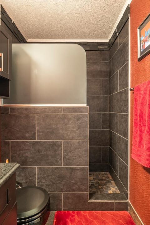 Contemporary Paradise w/ Private Bathroom Vacation rental in East Nashville