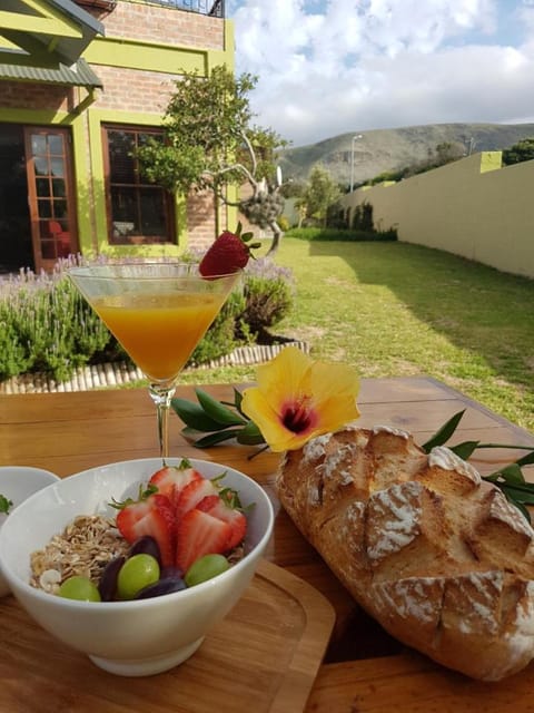 Port Del Mar Guesthouse Bed and Breakfast in Hermanus